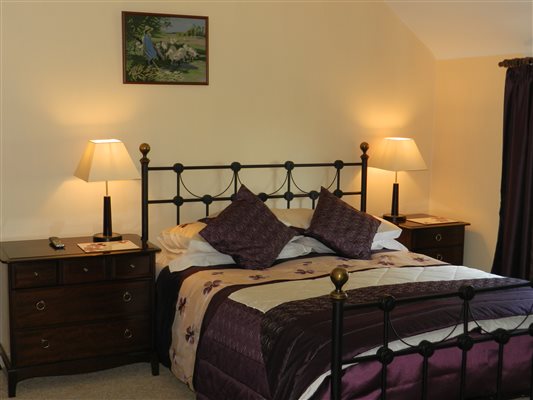 Spacious two bedroom suite, double king and adjoining twin room