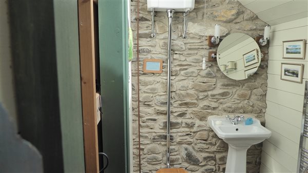 Shower Room - Y Granar - The Granary
