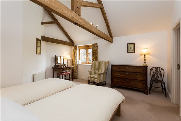 Coach house twin en-suite room