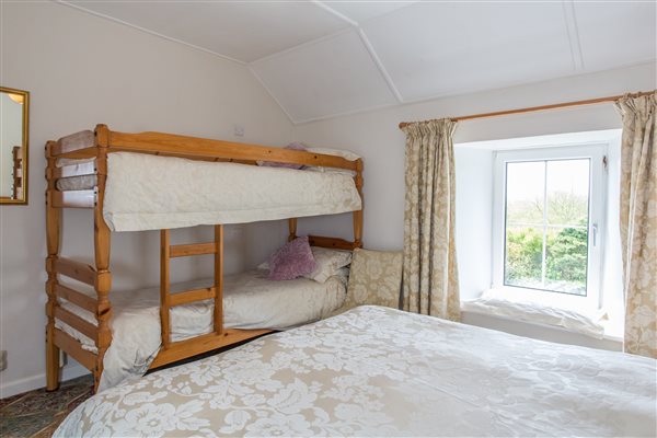 FARMHOUSE FAMILY EN SUITE BEDROOM