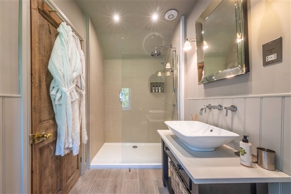 Pippin bathroom