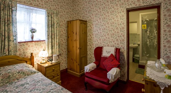 Our single en-suite room