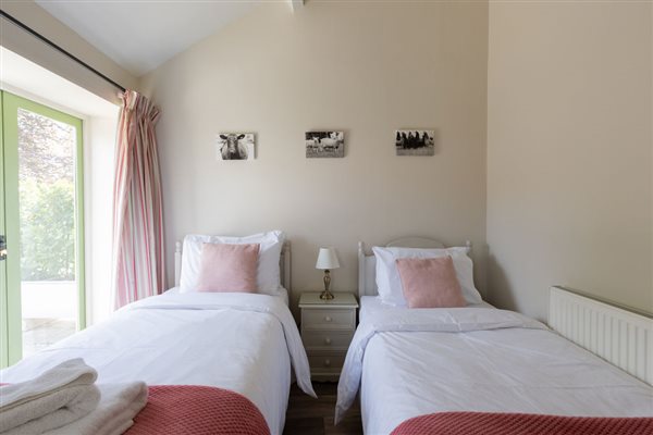 Lime Kiln twin bedroom