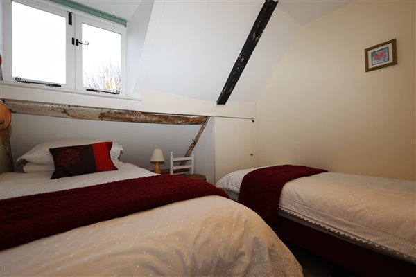 Bedroom 3: 2x single beds