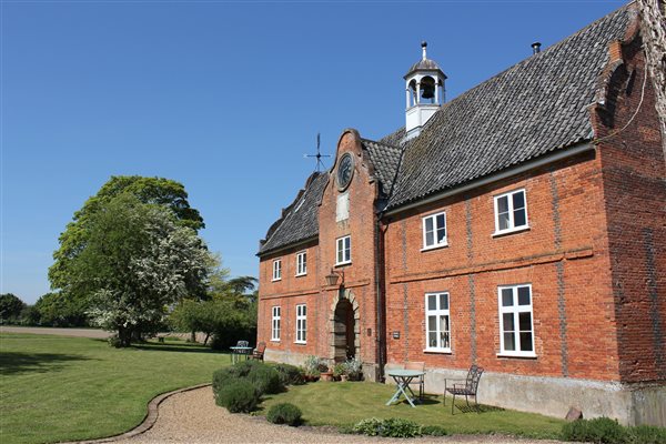 Entrance to Granary, Waterside & Hayloft Cottage