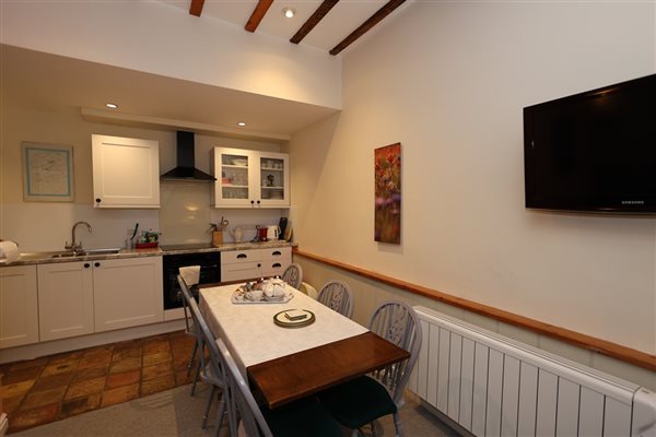 Dining & Kitchen