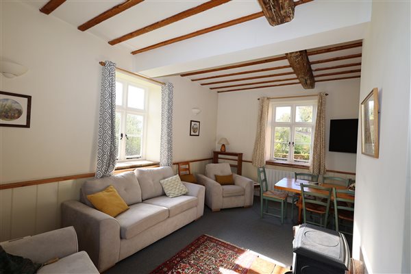 Open plan lounge & dining area