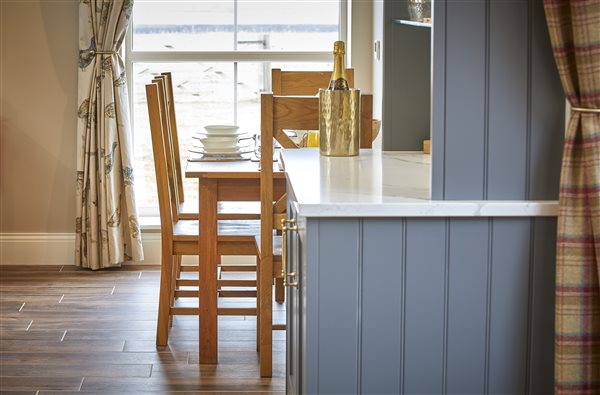 Bar Area and Dining Table