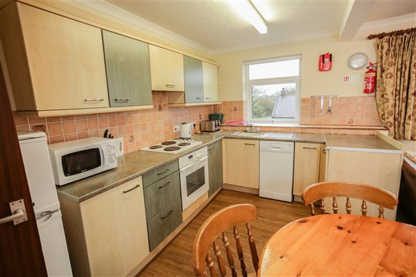 Cwellyn kitchen