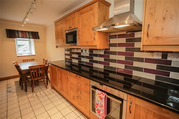 Gwynant kitchen
