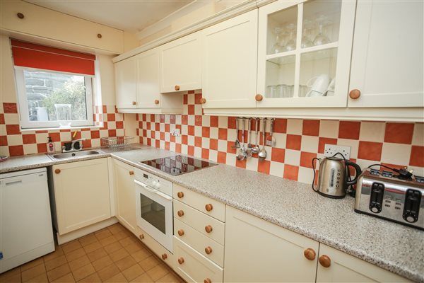 Bwthyn kitchen