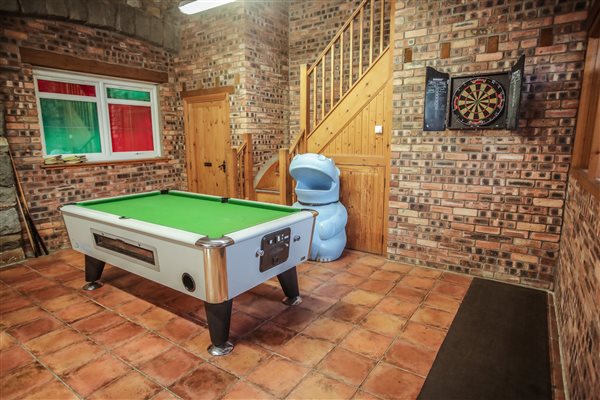 Pool table