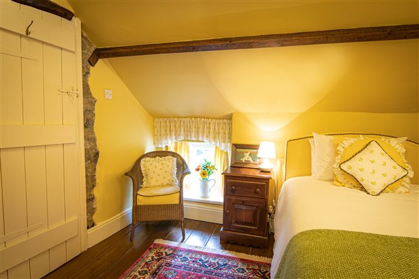 Church Farm Cottage - twin bedroom
