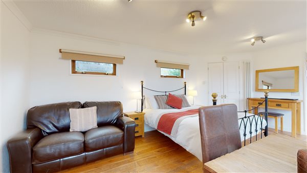 studio 2adults 2 kids