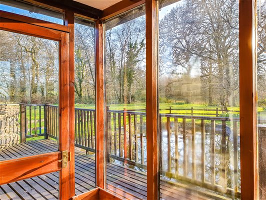 Barn Owl Lodge Sunroom 