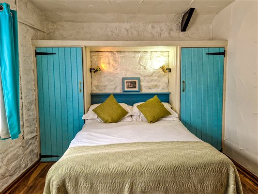 Horseshoe Cottage Double Bedroom