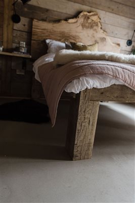Kingsize bed with oak headboard