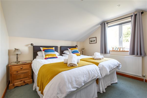 Twin bedroom