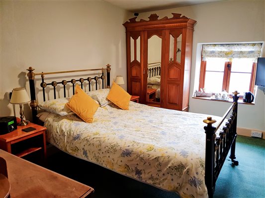 Traditional brass double bed Traditional brass double bed