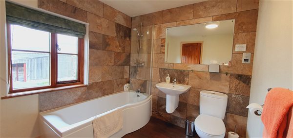 Spacious ensuite