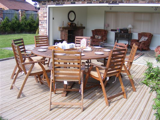 Alfresco dining.