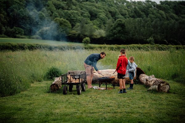Herefordshire glamping fire pit BBQ with family