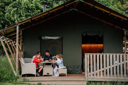 Natures Nest Glamping 