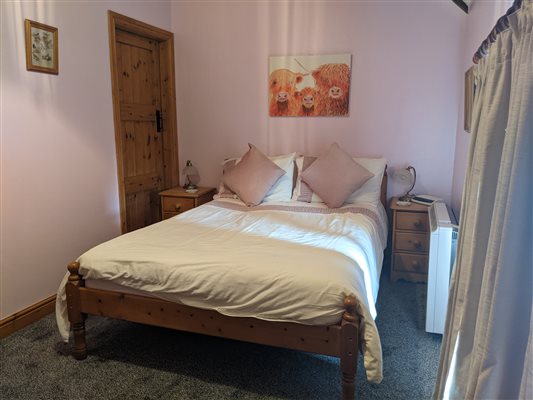 Cosy double room on farm nr alstonefield Cosy double room on farm nr alstonefield