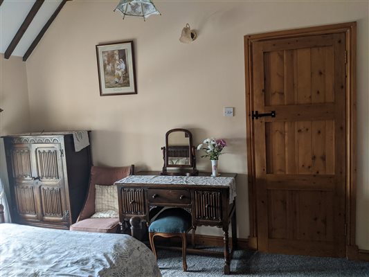 Antique linen fold bedroom suite, the Coach House, Alstonefield