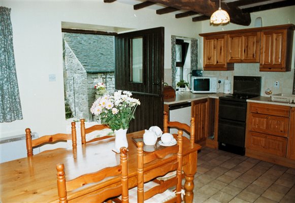 Spacious kitchen diner, The Coach house, Alstonefield Spacious kitchen diner, The Coach house, Alstonefield