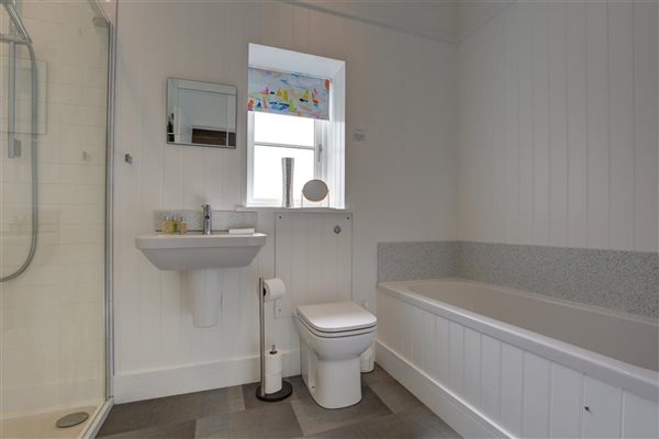 Hollybrook House Bathroom 2