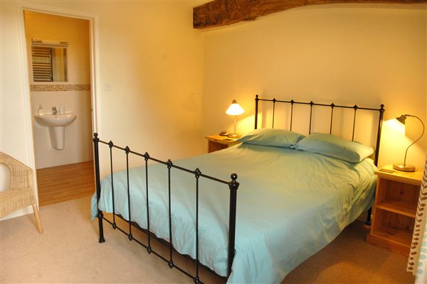 Master bedroom with ensuite Master bedroom with ensuite